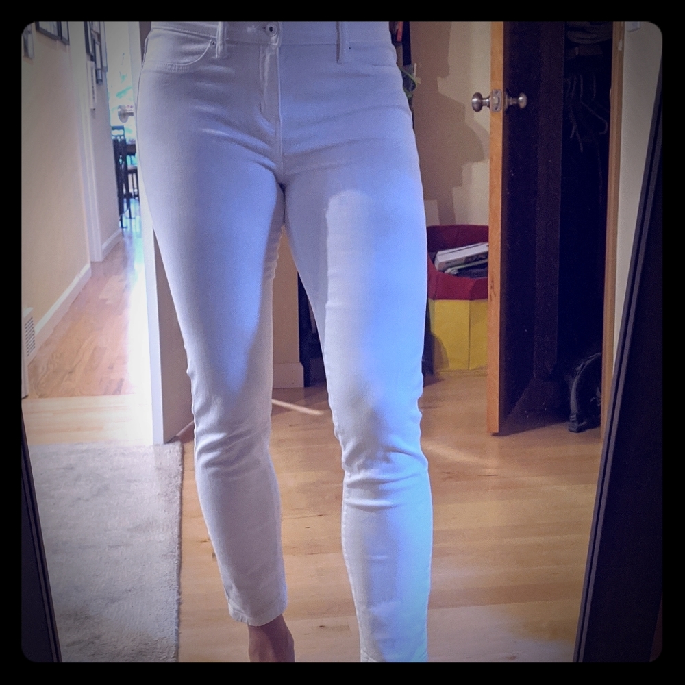 Stretchy, white, ankle pants